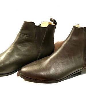 EUC Black Leather Boots pointy toe Size 9